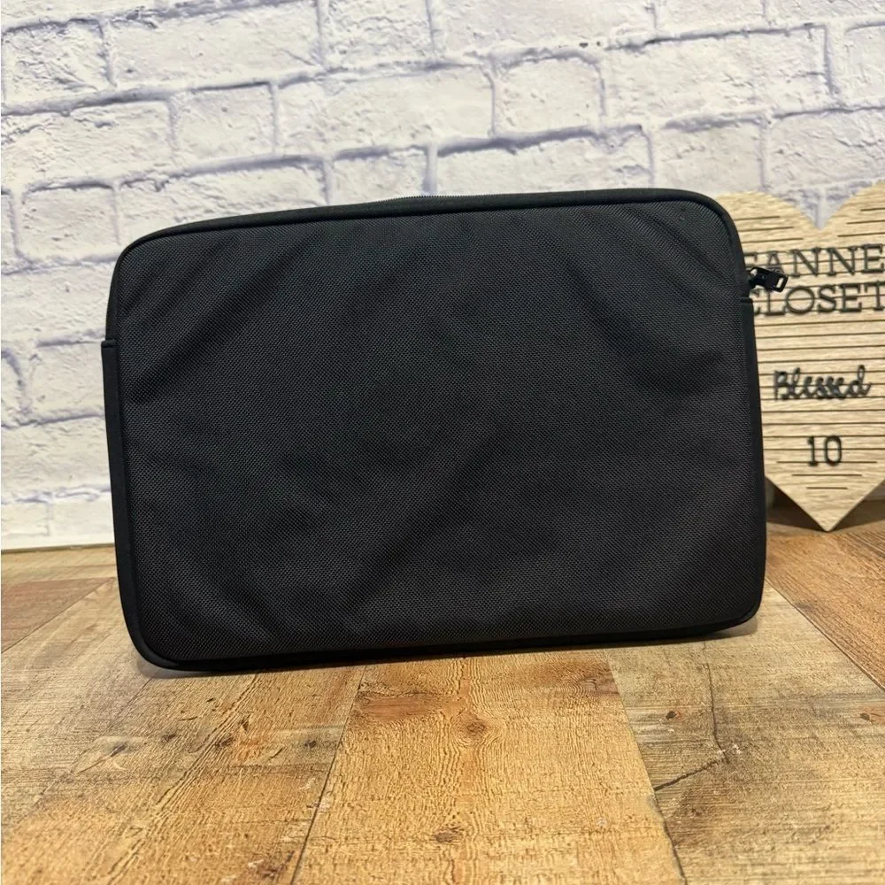 Tumi black laptop